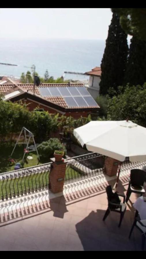 Dolcevita Rooms Arma di Taggia Exterior foto